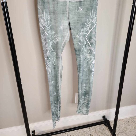 Yoga Democracy -Pure Sage Printed Yoga Leggings- S - Picture 9 of 15